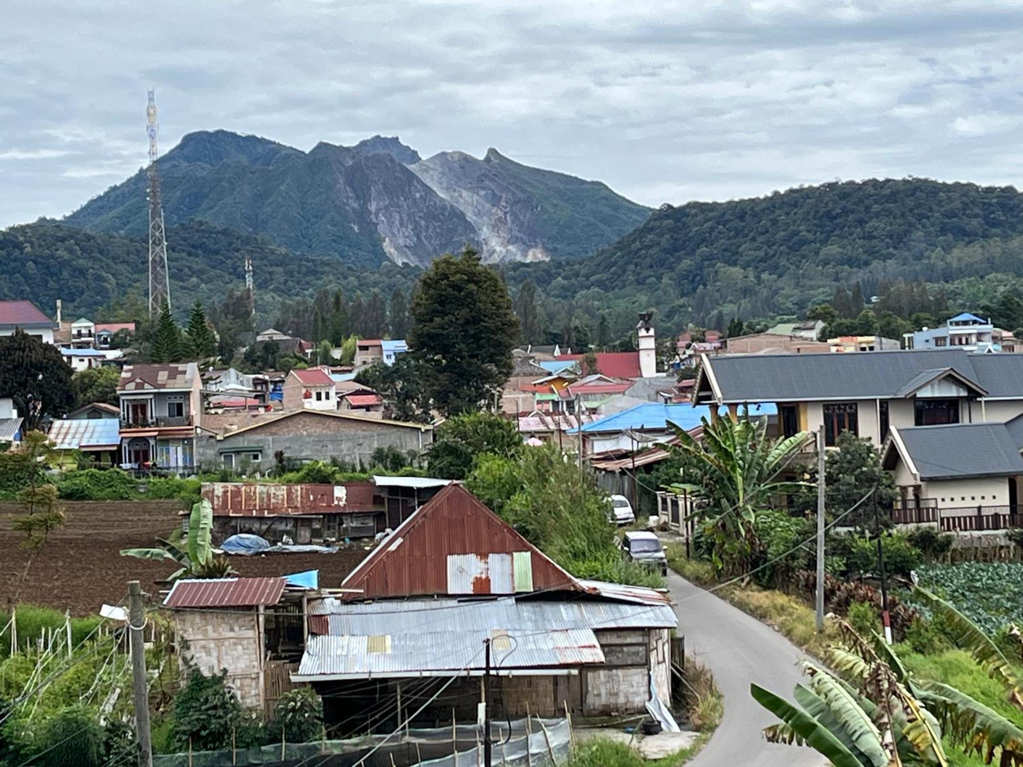 Sapo Rumbia Berastagi Buitenkant foto